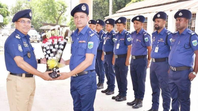 ধামইরহাট থানা পরিদর্শনে নওগাঁর পুলিশ সুপার...