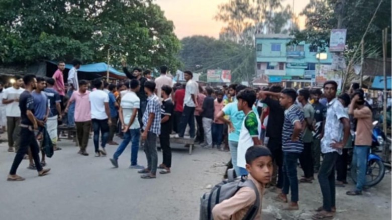 টিটিসির স্থান নিয়ে উত্তেজনা, সিরাজগঞ্জে বিএনপি এমপির গাড়িতে ইটপাটকেল...