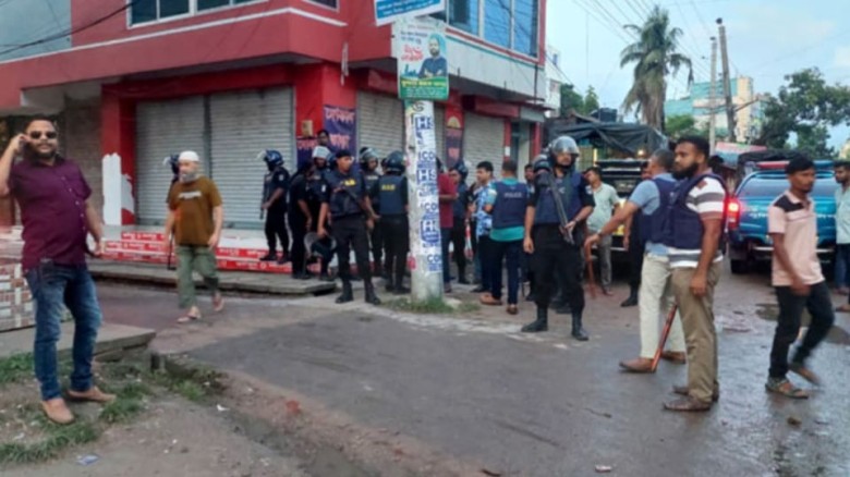 কুষ্টিয়ায় জামায়াত-গণঅধিকার সংঘর্ষ, এমপির গাড়ি ভাঙচুর; আহত অন্তত ১৫...