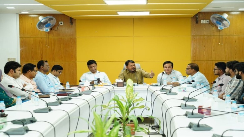 ক্লাসরুমের বাইরে নগর উন্নয়নের পাঠ—রাসিকে প্রথমবার রুয়েটের ১৮ শিক্ষার্থীর ইন্টার্নশিপ...