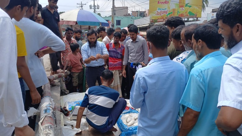 পুঠিয়ায় চিংড়িতে জেলি, ব্যবসায়ীকে ৫ হাজার টাকা জরিমানা...
