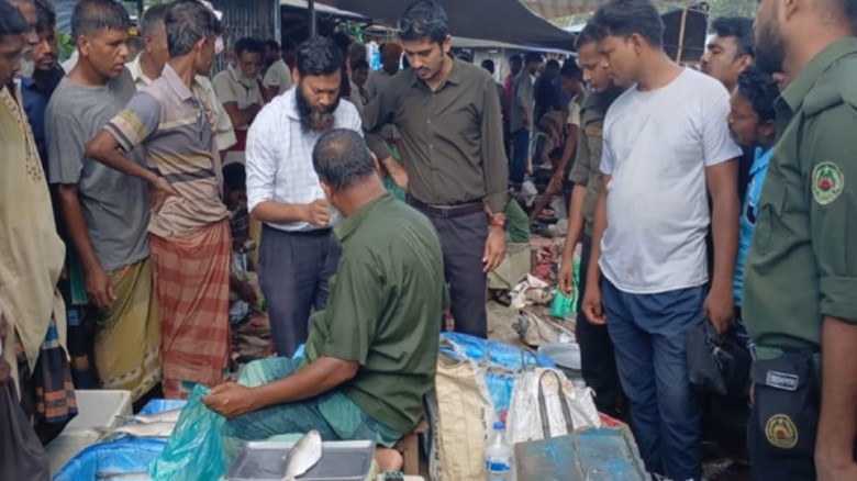 রাজশাহীতে জেলি মিশ্রিত চিংড়ি বিক্রি: ব্যবসায়ীকে জরিমানা...