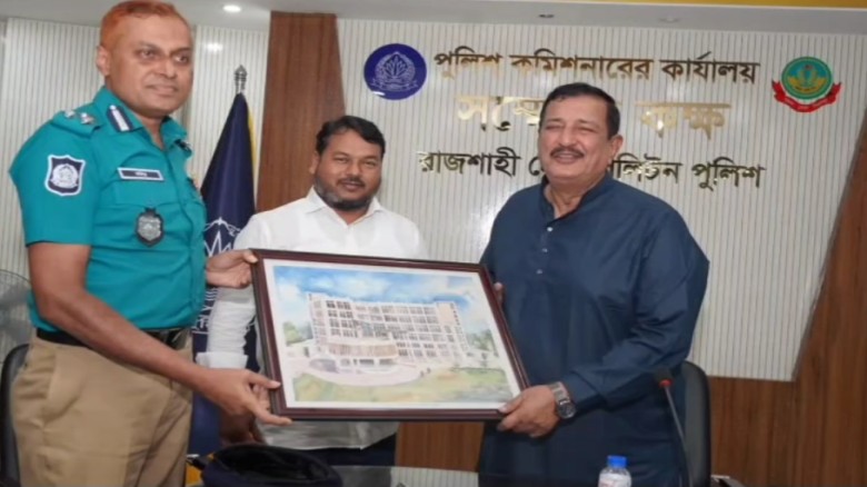 ভূমিমন্ত্রীর হাতে রাজশাহী মেট্রোপলিটন পুলিশের শুভ উদ্বোধন...