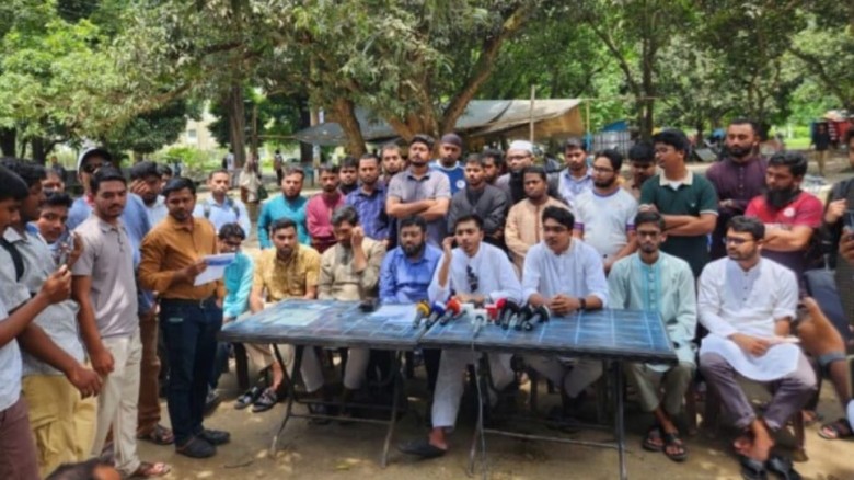 শতভাগ আবাসিকতার রোডম্যাপসহ ৫ দফা দাবিতে রাবি ছাত্রশিবিরের সংবাদ সম্মেলন...