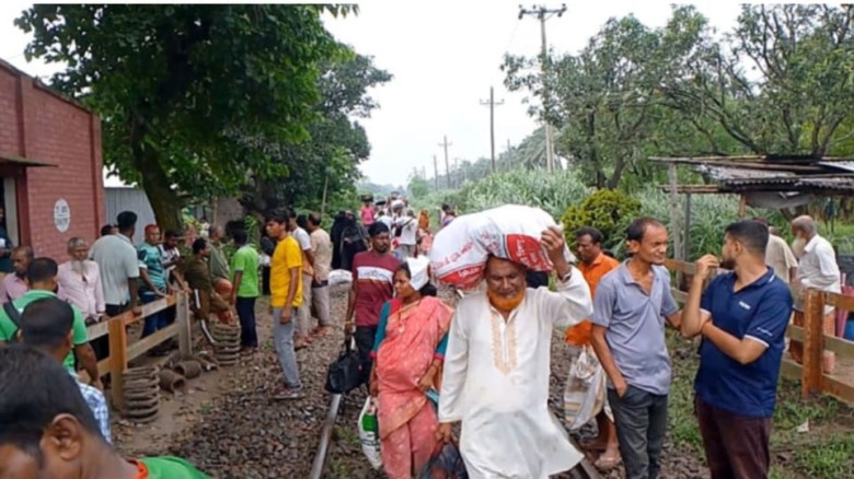 হরিয়ানে ট্রেনের বগি লাইনচ্যুত, রাজশাহীর সঙ্গে সব রুটে যোগাযোগ বন্ধ...