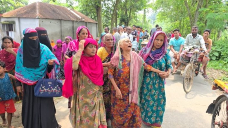 সাঁথিয়ায় পেঁয়াজ ব্যবসায়ীর গলাকাটা লাশ উদ্ধার...