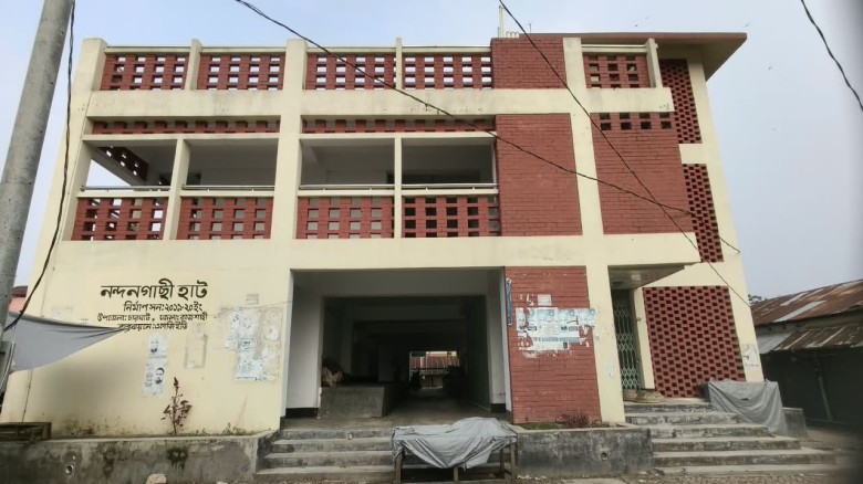 দোকান ভাঙা হয়েছিল উন্নয়নের আশ্বাসে, সাত বছরেও ফেরেনি দোকান