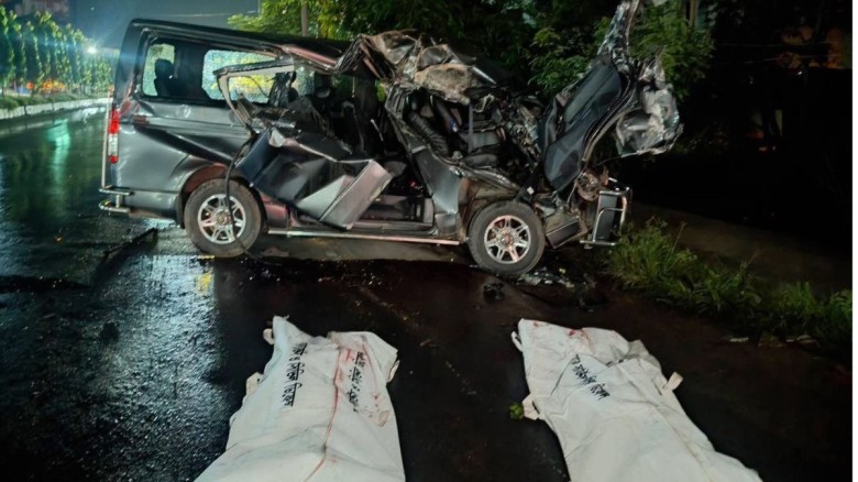 বিয়ের অনুষ্ঠান শেষে বাড়ি ফেরা হলো না, মাইক্রোবাস-কাভার্ডভ্যা