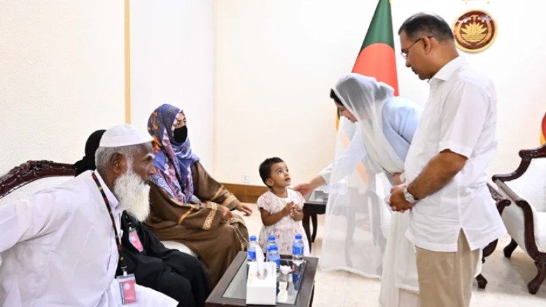 প্রধানমন্ত্রীর সঙ্গে শহীদ সেনাসদস্যদের পরিবারের সাক্ষাৎ, আর্থিক সহায়তা...