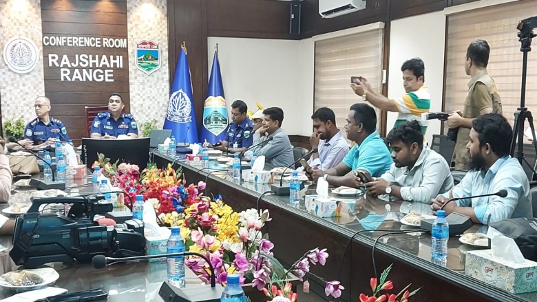 নিরাপত্তায় কোনো ছাড় নয়’—রাজশাহী রেঞ্জ ডিআইজির মিট দ্য প্রেস