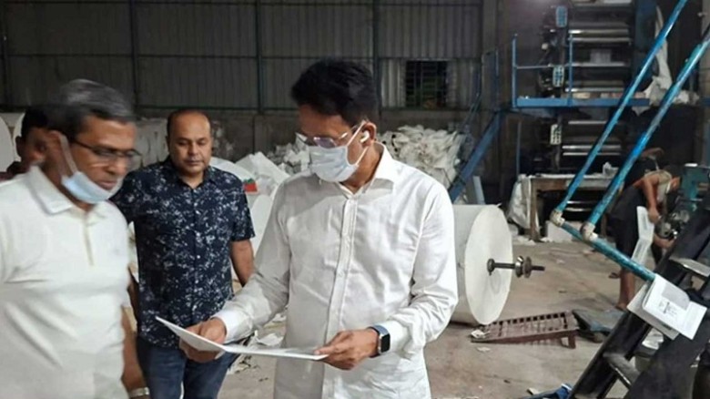 মধ্যরাতে হঠাৎ ছাপাখানায় শিক্ষামন্ত্রী...