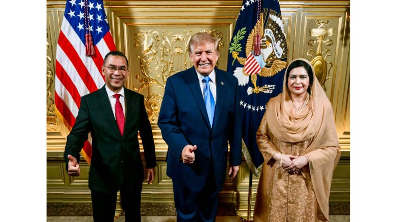 ডোনাল্ড ট্রাম্পের সঙ্গে তারেক রহমান ও ডা. জুবাইদা রহমানের ছব