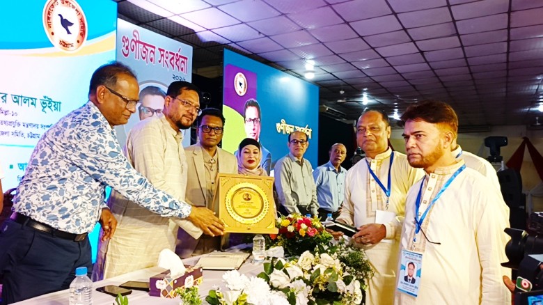 প্রশাসক রিটনের সাথে রাজশাহী অনলাইন সাংবাদিক ফোরামের নবনির্বাচিত নেতৃবৃন্দের মতবিনিময়...