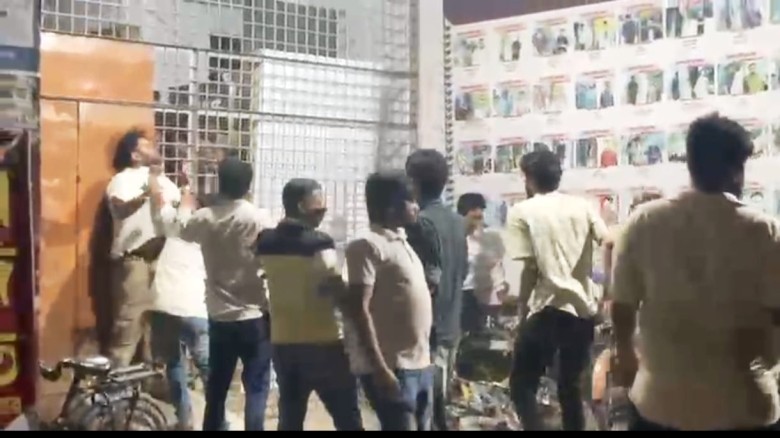 রাবিতে সাংবাদিকদের ওপর ছাত্রদলের হামলা, প্রমাণ সত্ত্বেও শিবিরকে দায় দিল ছাত্রদল...