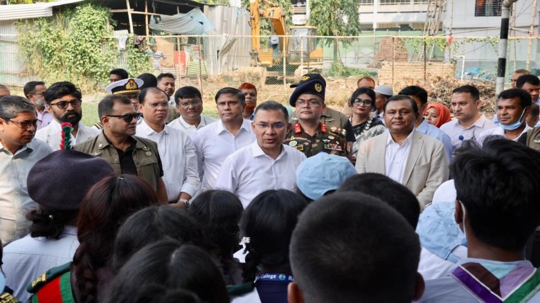 ডেঙ্গু প্রতিরোধে শিক্ষাপ্রতিষ্ঠান পরিদর্শনে প্রধানমন্ত্রী, পরিচ্ছন্নতা বজায় রাখার আহ্বান...
