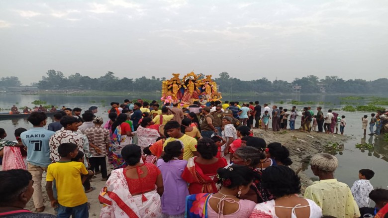 শাহজাদপুরে বিজয়া দশমীর শান্তিপূর্ণভাবে শারদীয় দুর্গাপূজা উৎ