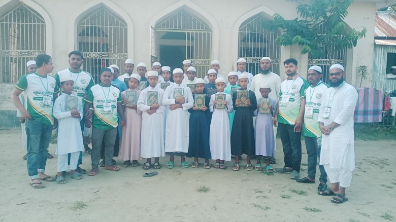 নান্দাইলে মাদ্রাসার শিক্ষার্থীদের মাঝে পবিত্র কুরআন শরীফ বিত
